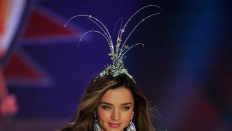 Миранда Кер поведе красавиците в шоуто на Victoria's Secret