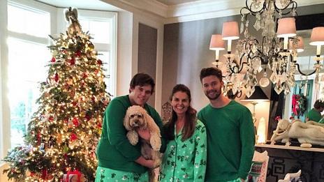 Кои знаменитости посрещнаха Коледа с пижамено парти?