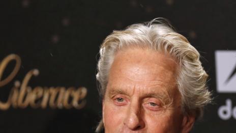 Майкъл Дъглас си зашивал гащите преди секс сцени