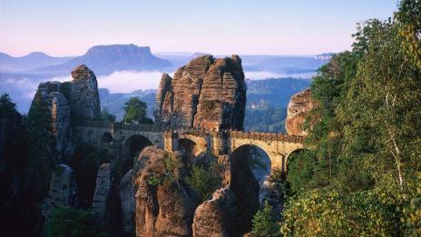 Величественият мост Бастай