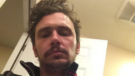 Защо мъжете НЕ трябва да си правят селфита