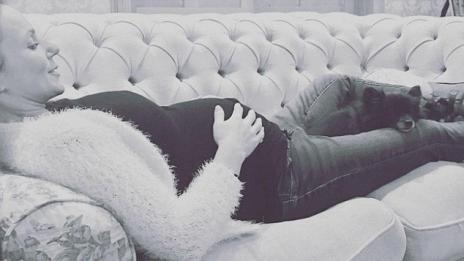 Спайската Гери се хвали с чудна фигура в очакване на второто си дете