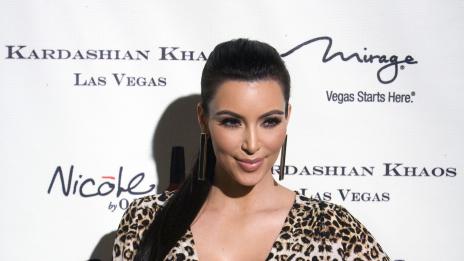 Ким Кардашян осиновява бебе