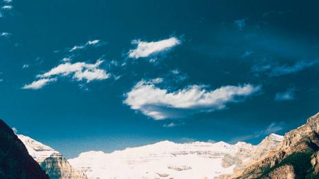 Живописното езеро Луис в Канада