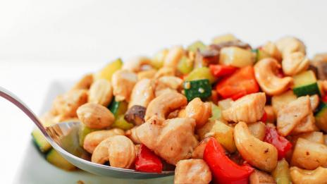 Пиле с кашу и зеленчуци