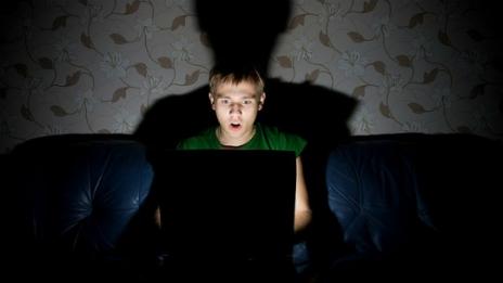 Истински истории за травмите от порнографията