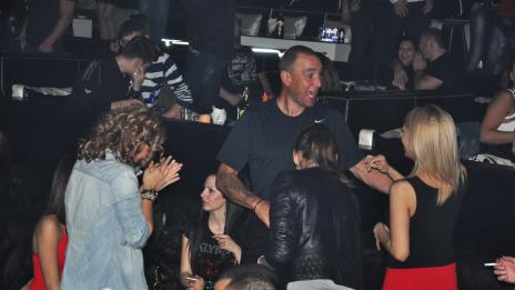 "Лудият" Вини Джоунс на чалга по анцуг