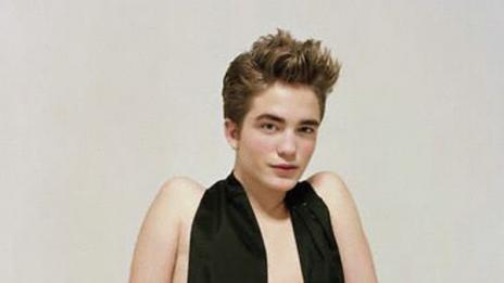 Робърт Патинсън търпи подигравки за моделските си снимки