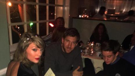 Фен се натресе на романтичната среща на Тейлър и Калвин