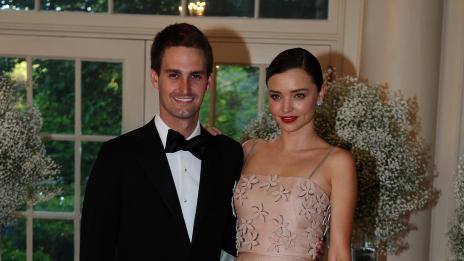 На скромна церемония: Миранда Кер и Евън Шпигел се взеха