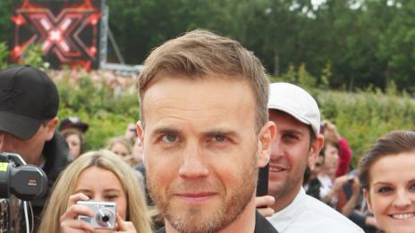 Колдплей й Гага помагат на деца с Гари Барлоу