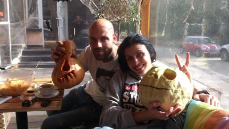 Манекенка дари със син ревльото Миро от Big Brother 2