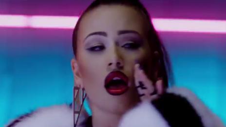 Гери-Никол гони ханш и визия на Иги Азалия