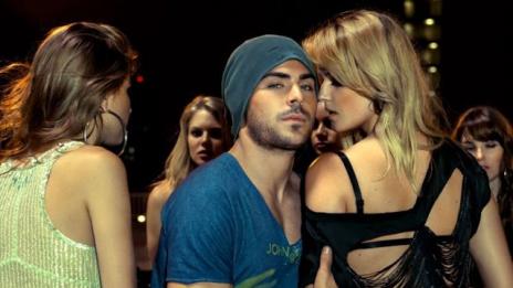 Зак Ефрон - мъжествен и секси в деним