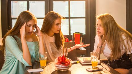 3 признака, че трябва да си починете от приятелите