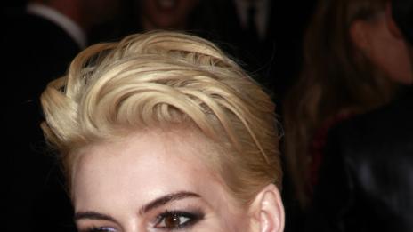 Формата на веждите зависи и от прическата