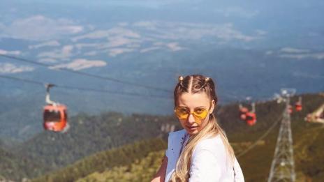 Мишето качи гадже футболист в Рила