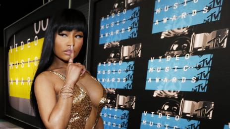 Ники Минаж се хвали с диамантен пръстен