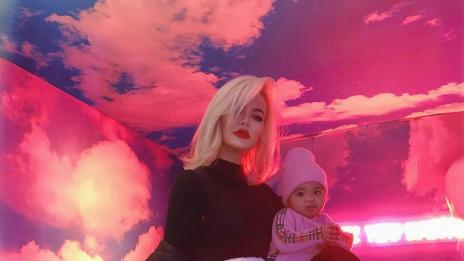 Клои Кардашян разгневи фенове с маникюра си