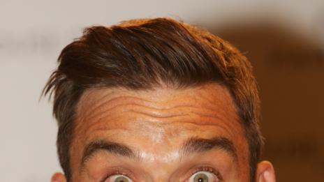 Роби Уилямс представи първата си колекция (видео)