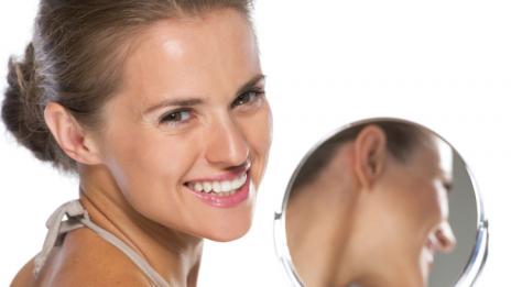 Как да забавим появата на бръчки под очите