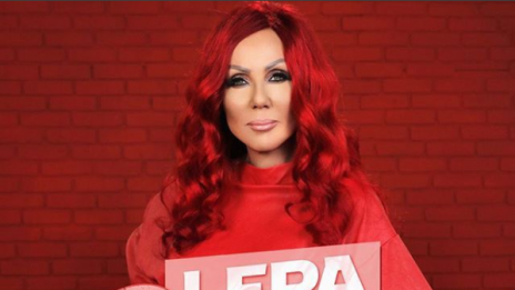 Изненада: Лепа Брена в червено