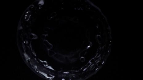 Танцът като връзка между два свята