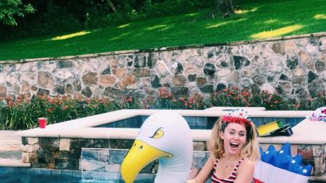 Майли изтри всичките си снимки в Instagram