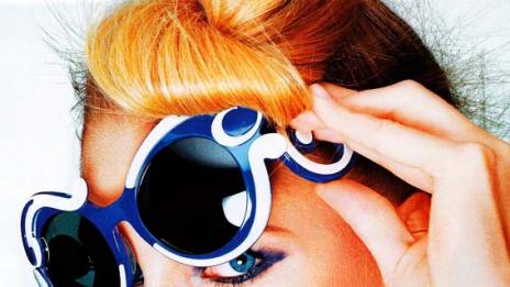 Флирт със слънчеви очила