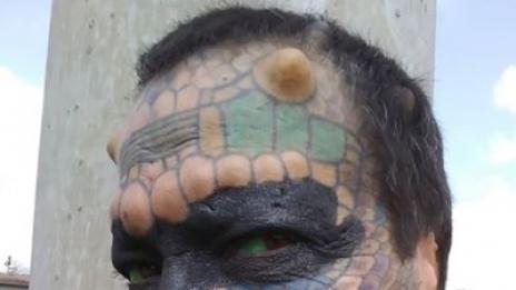 След диагноза ХИВ: Транссексуална се превърна в дракон