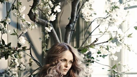 Ванеса Паради с екологично устойчиво облекло