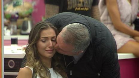 Във VIP Brother: Бащата на Алекс даде ръката на дъщеря си!