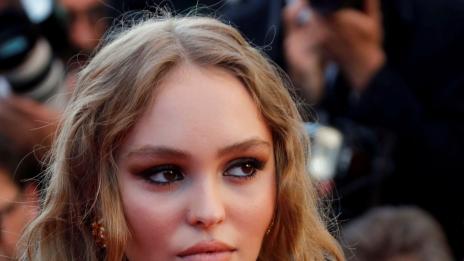 Чар или бедствие: Лили-Роуз Деп забрави сутиена