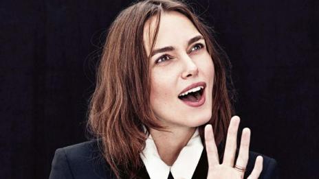 Бременната Кийра Найтли сияе от поредната си корица