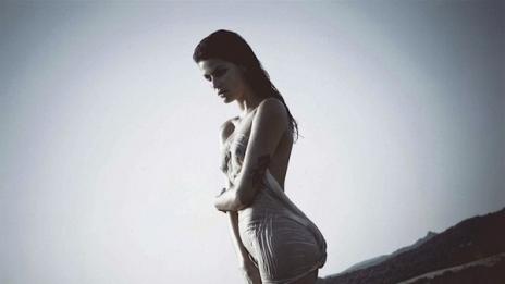 Мила Йовович и Кейт Мос голи за Pirelli