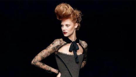 Една жена, осемнайсет различни визии