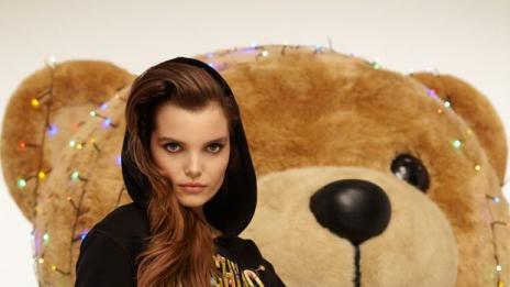 Коледа с мечетата на Moschino