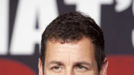 Адам Сандлър: Дъщерите ми се срамуват от начина ми на обличане