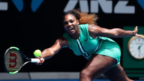 Серина Уилямс се появи с трико от ликра и мрежест чорапогащник