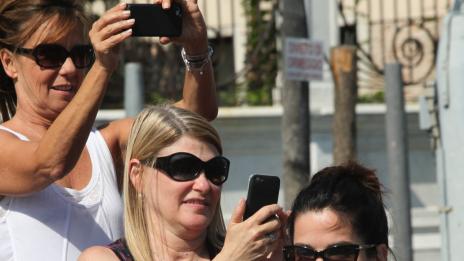 Сандра Бълок заведе и Луис във Венеция