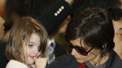 Кейти Холмс похарчи 30 000 лири за подаръци на Сури