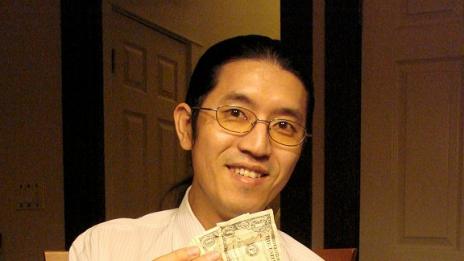 Човекът, който сгъва танк