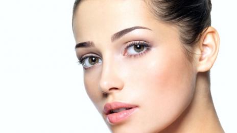 Гладка кожа, перфектен тен и сияйна кожа - без фотошоп