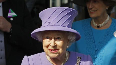 Кралица Елизабет II даде на внука си с имот