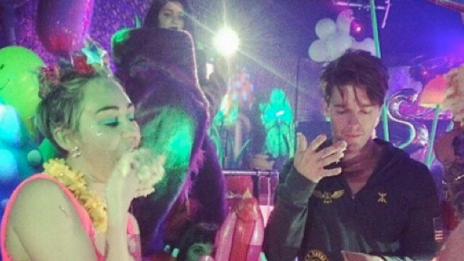 Майли отпразнува рождения си ден с Патрик Шварценегер