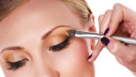 Какви са тенденциите в грима за очи за лятото?