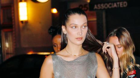 Нова мода сред звездите: Сутиенът е излишен!