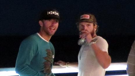 Крис Мартин се наслаждава на ергенския си живот