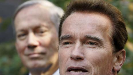 Арнолд Шварценегер премахна лицето на жена си от картина