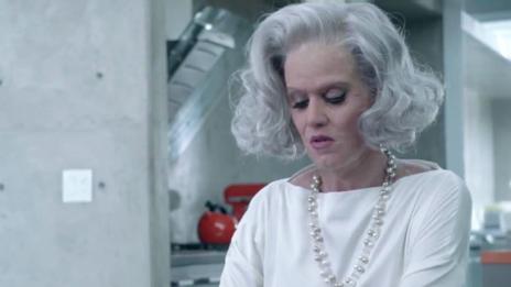 Кейти  Пери стана баба за ново видео (видео)